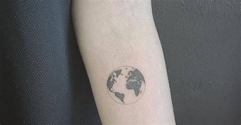artista tatuador east tags estilos fine line astronomía planetas planeta tierra partes