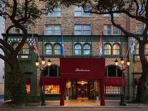 Grand antebellum mansions line the streets where plantation owners. Top 10 Garden District Hotels in New Orleans (2020 Guide ...