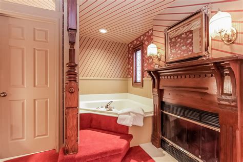 The bed was super comfy and soft, the bathroom with jacuzzi bath was amazing and the suite was modern and i had a double queen room which was really more like a suite with a large double four poster bed, separate seating area. The Jasmine Room's Double Jacuzzi and fireplace | Corner ...