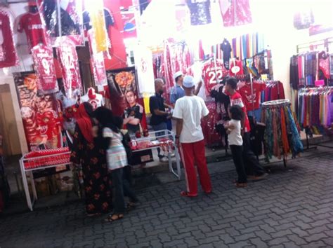 Jom tengok apa yang menarik di sini ! Pengalaman & Pandangan: Pasar Malam Wakaf Che Yeh