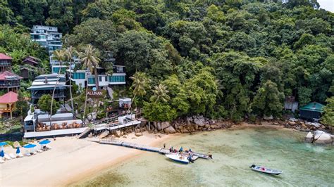Located in pulau perhentian kecil, ombak dive resort is on the beach. Alunan Resort, Pulau Perhentian - HolidayGoGoGo