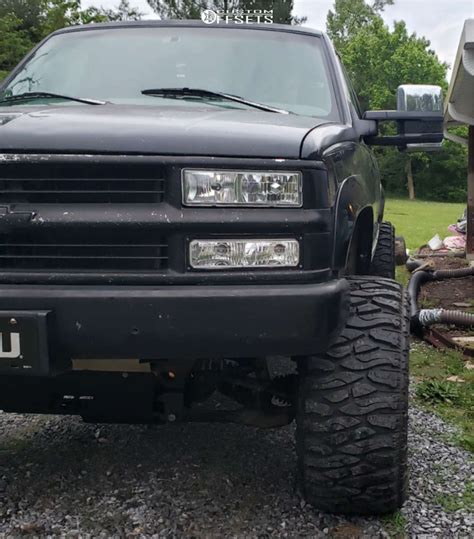 1999 Chevrolet K2500 With 22x14 76 Anthem Off Road Equalizer And 375
