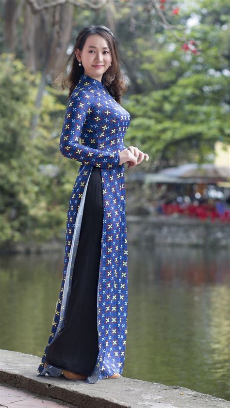 Vietnamese long dress | Vietnamese long dress, Vietnamese ...