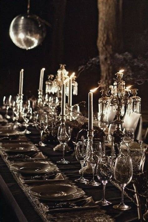 40 Dramatic Halloween Weddings Table Settings Halloween Party Dinner