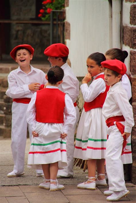 Blanco Rojo Y Verde Basque Country Spanish Fashion Basque