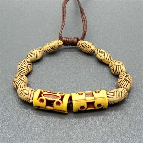 Ukur 1,5 cm dan tandai dengan pena, teruskan hingga sedotan habis. Cara Membuat Gelang Persahabatan Dari Benang Wol - Membuat Itu