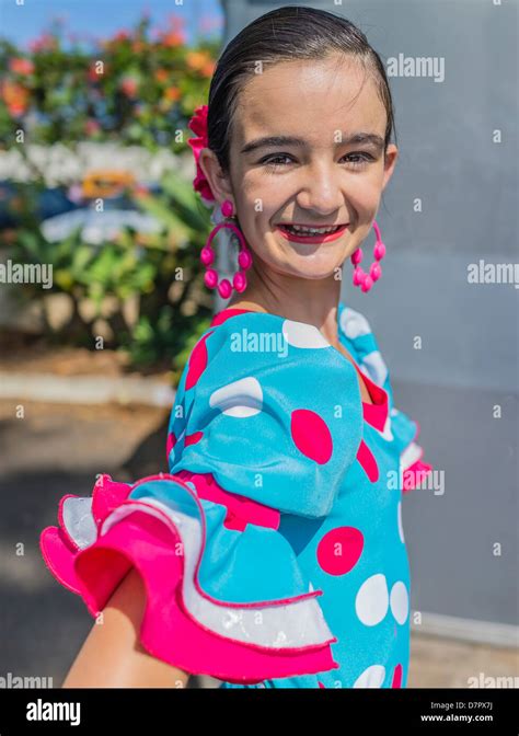 Robe De Flamenco Enfant Banque Dimage Et Photos Alamy