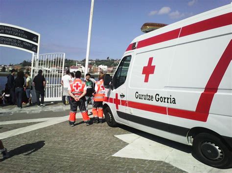 Voluntariado‬ De Cruz Roja Margen Izquierda Cubriendo Las Regatas De