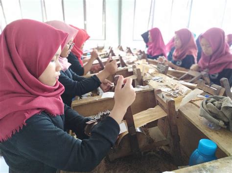 Lowongan kerja driver di indonesia. Loker Driver Rokok Tasikmalaya : Lowongan Kerja Driver Supir Loker Id : Sebanyak 52 lowongan ...