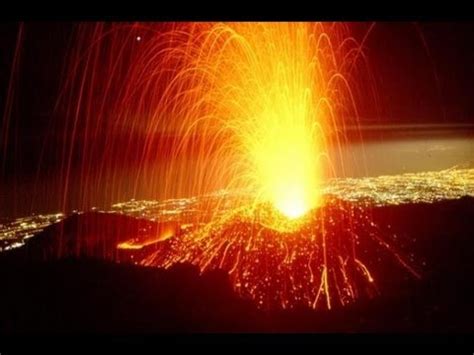 Questa fase eruttiva non comporta rischi per le persone e non minaccia attualmente il livello di allerta per l'etna, secondo la classificazione della protezione civile, è verde, la. Etna - eruzione - 23 febbraio 2013 IMPRESSIONANTE - YouTube