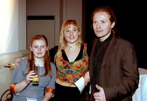 Barby #thekellyfamily #hooks the kelly family ist eine musikgruppe, die sich aus mitgliedern der großfamilie kelly. Kelly Family: Mysterium um das älteste Kelly-Kind