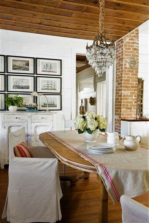 Wainscoting doesn't necessarily have to be solely decorative; Pin by Sherry Allnutt on Ceiling & Wainscoting Ideas ...