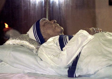 Lenin Kim Jong Il Mutter Teresa Promi Leichen als Ausstellungsstücke