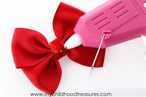 How To Make A Ribbon Bow Easiest Bow Tutorial Treasurie How To Make A Ribbon Bow Bows Diy