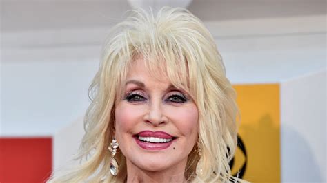 Dolly Parton Jokes Botox Is Why She Always Looks Happy Socialite Life