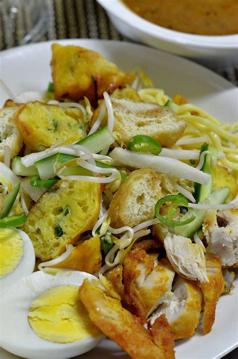 Patahkan saiz yang dikehendaki dan taburkan ke atas rojak anda. Sepanjang Jalan Kehidupan: Mee Rojak Ayam