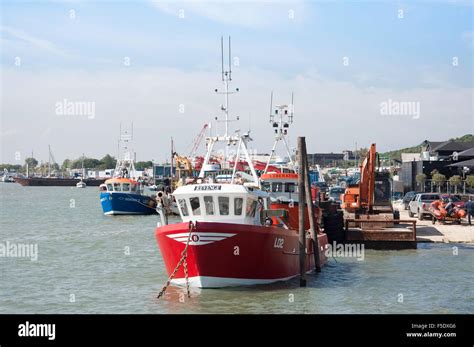 Leigh On Sea Essex Fishing Boats Hi Res Stock Photography And Images