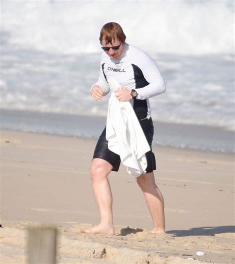 Horas Após Desembarcar No Rio Ed Sheeran Se Diverte Em Praia Quem
