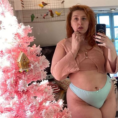 Honey Ross Celebrates Her Curves As She Strips To Underwear For Festive Selfie Irish Mirror Online