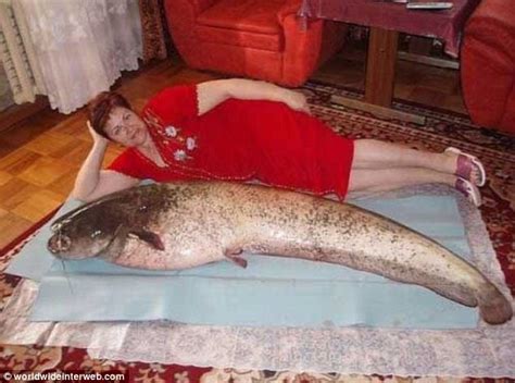 Hilarious Pictures Reveal Bizarre Russian Dating Profiles Daily Mail