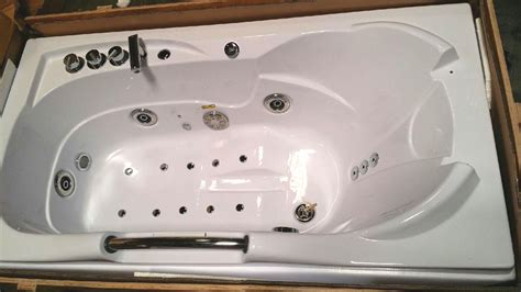 decorate with daria 60 white bathtub whirlpool jetted hydrotherapy 19 massage air jets heater new