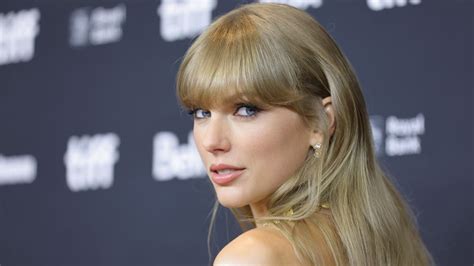 Taylor Swift Making Feature Film Directing Debut For Searchlight