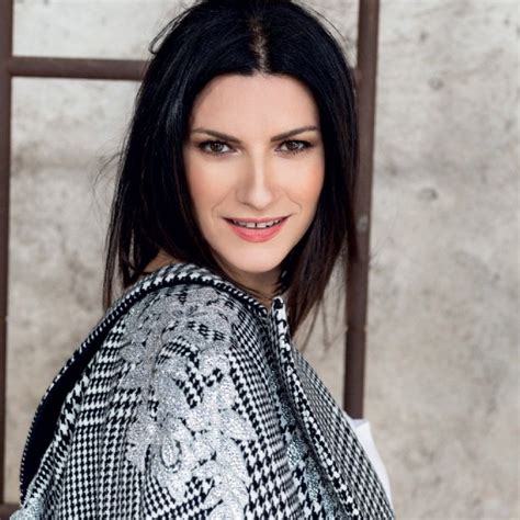 Questa volta, in recupero della data del 2020, si esibirà in una. ¡Sorprendente! Laura Pausini es nominada a los 'Golden ...
