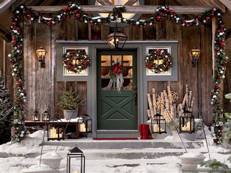 Find entertaining essentials, ribbon, storage and even thoughtful holiday gifts for the perfect christmas celebration. 31 Exterior Christmas Decorating Ideas - InspirationSeek.com