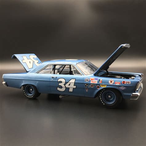 Wendell oliver scott was the first african american race car driver to win a race in what would now be considered part of the sprint cup series. Wendell Scott #34 - 1965 Ford Galaxie - University of Racing