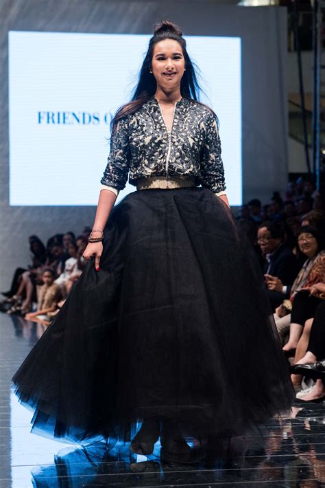 Add or change photo on imdbpro. Farah Khan Celebrates A Decade of Style At KLFW 2017 ...