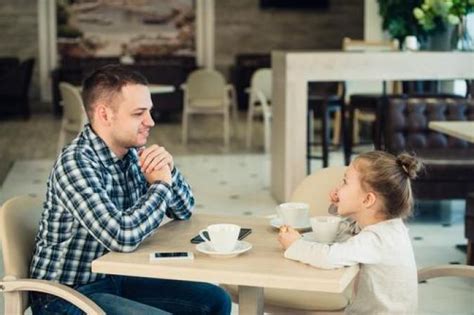 En cas de divorce, la résidence alternée (une semaine chez papa, une semaine chez maman) peut sembler plus équitable entre les parents. Garde alternée, avantages et inconvénients