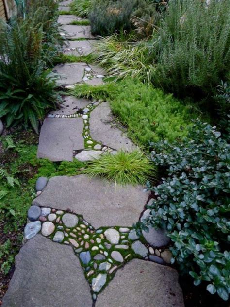 Impressive Garden Paths Made Of Natural Stone With Images Garden