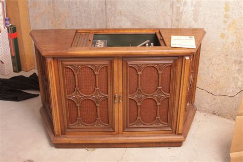 Vintage Magnavox Radio And Record Player Cabinet Ebth