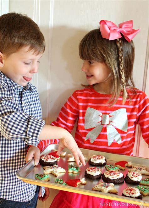 Our easy projects include colourful biscuits, cupcakes and chocolate bark that are fun to decorate and even more fun to eat! Decorating Christmas Cookies with Kids