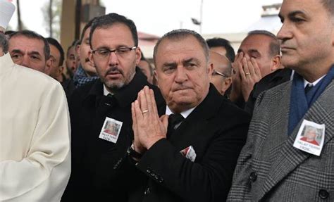 Fatih terim birçok konuda yalnız bırakıldı. Arda Turan ve Burak Yılmaz, Fatih Terim'in acısını ...