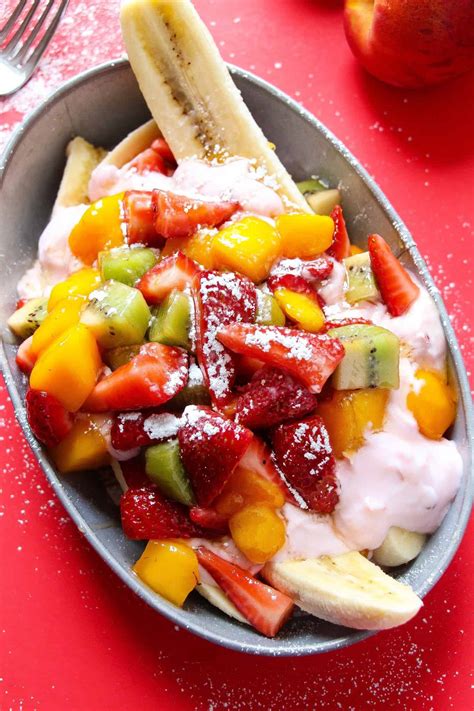 With the classic banana split sundae, it is a banana with a scoop of strawberry, chocolate and vanilla ice cream. Healthy Breakfast Banana Splits with Fruit and Nutella ...