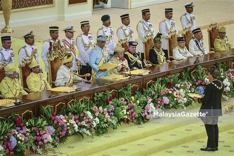 Yang dipertuan agong, sultan muhammad 5 berkenan berangkat menghadiri majlis santapan diraja sempena pertabalan. Istiadat Sultan Abdullah Lafaz Sumpah Jawatan Yang di ...