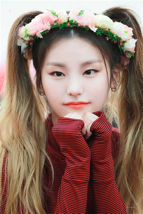 I love something in anyone and what fascinates me about yeji is definitely her brilliant eyes! Gorgeous Female K-Pop Idols Who Look Like Cats