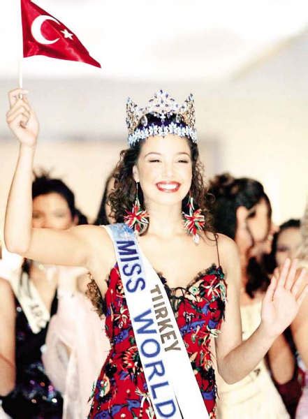 Azra Akin Miss World 2002 Miss World