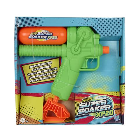 The prototype combined pvc pipe, acrylic glass, and an empty plastic soda bottle. Hasbro Super Soaker | Spielzeugwelten.de