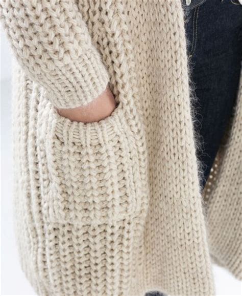 Le gilet femme grosse maille ou gilet doudou, est notre favori chez mlle cabestan, tant il allie style et confort. Tricot gilet grosse maille - Laine et tricot