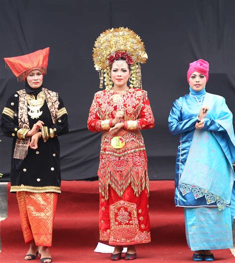 Pakaian Adat Minang Sumatera Barat Baju Adat Tradisional