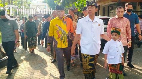 Jan Ethes Sang Cucu Jokowi Pakai Baju Adat Bali Tak Takut Ogoh Ogoh