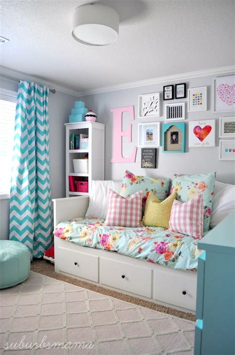 Focusing on bright colours and functionality, here are some of the best modern bedroom design for girls of all ages. 23 Stylish Teen Girl's Bedroom Ideas | Homelovr