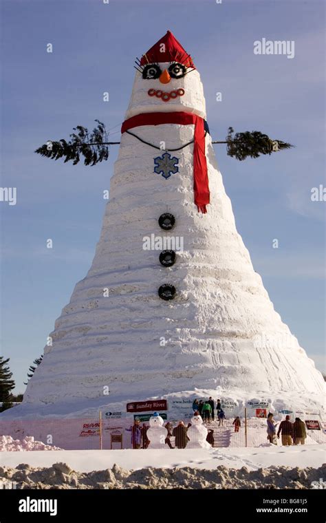 A View The Worlds Tallest Snowman In Bethel Maine Stock Photo