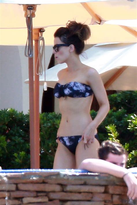 Kate Beckinsale Wears Strapless Bikini On Mexico Vacation Huffpost