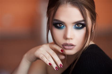 2560x1707 Lipstick Face Woman Brunette Brown Eyes Girl Makeup