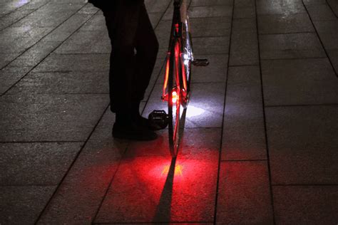 夜間走行を安全にサポート！簡単に取り付けできる自転車ホイールライトがキャンペーン開始 ライフハッカー 日本版