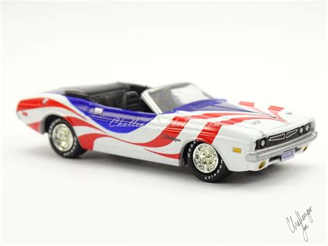 Johnny Lightning 1971 Dodge Challenger Convertible