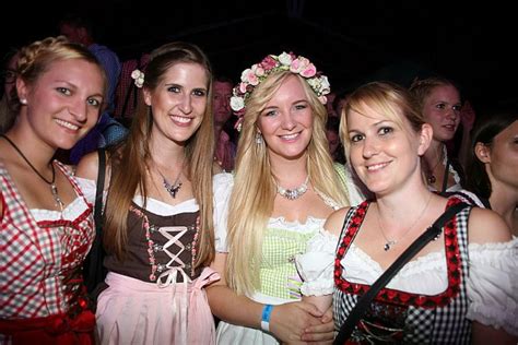 Fotostrecke Volksfest Stimmung Sexy Die Schönsten Dirndl Girls Bild